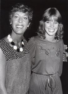 Carol Burnett and daughter, Carrie 1982, NY.jpg